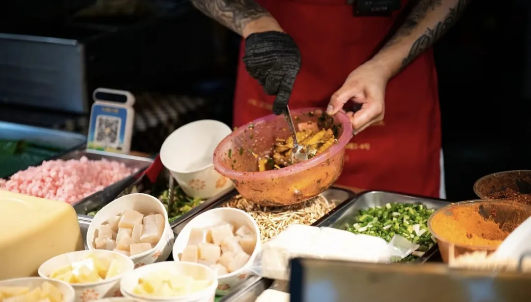 全北京都在追的广东路边摊,凭啥凌晨排队三小时