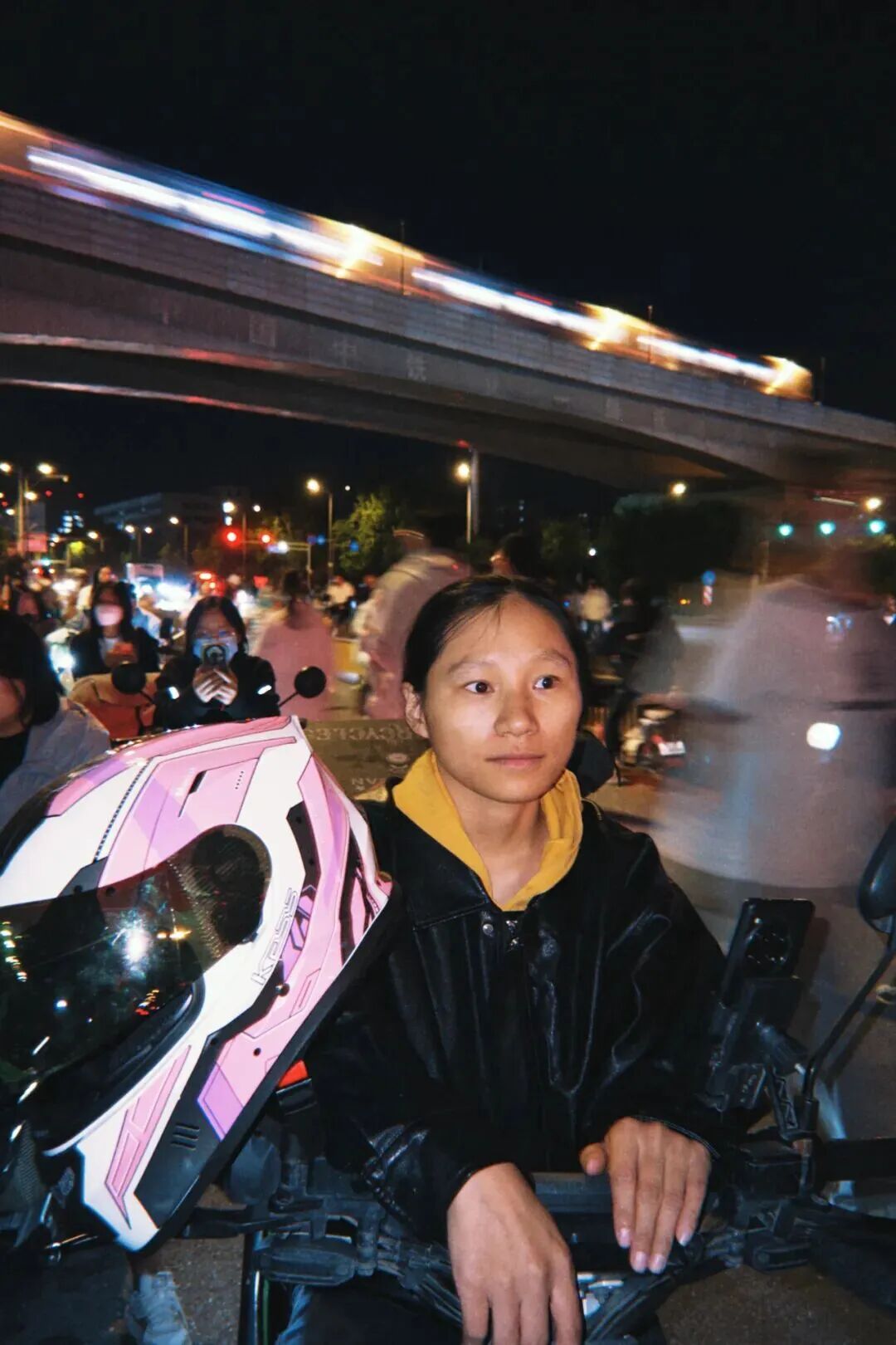 一位北京女骑手的双重生活:我不愿活成我母亲那样