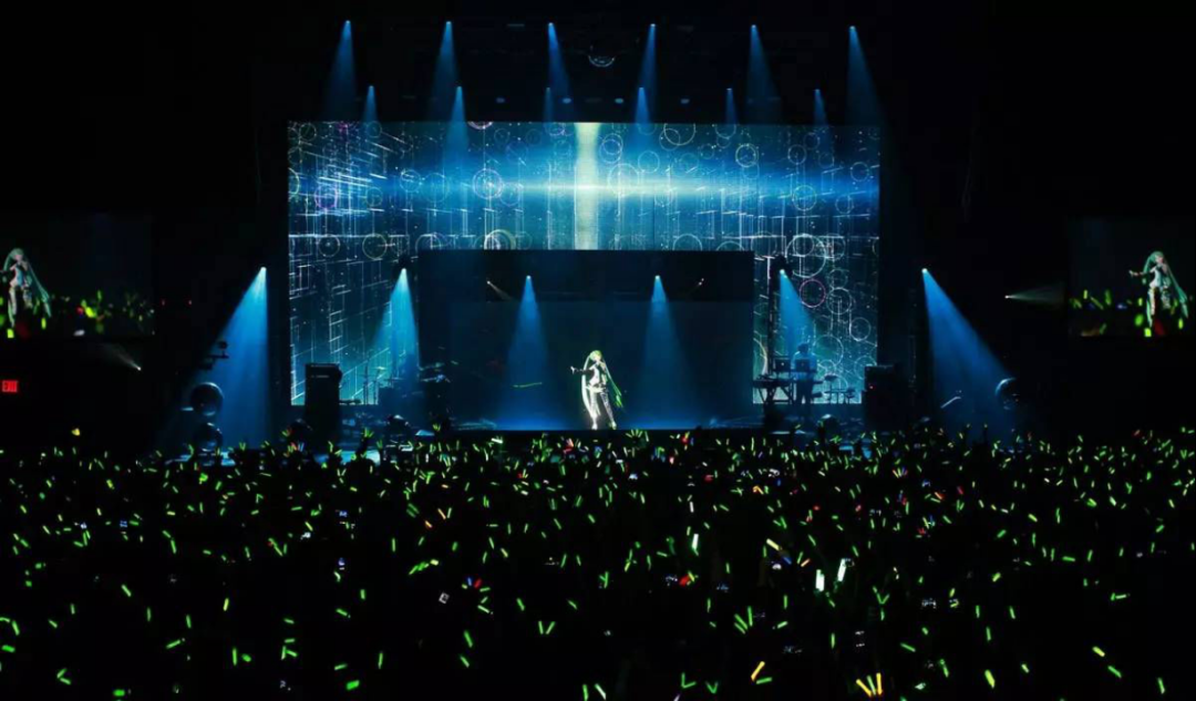 追了十八年的初代顶流，快输给AI了？