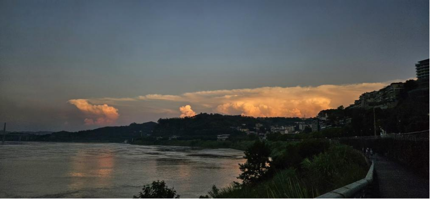 全网一致认定：最短的秋天，才是最贵的奢侈品